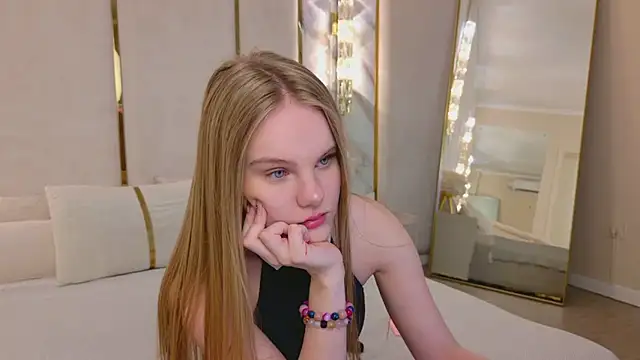 Snapshot of Lili_Lohan chatting on August 6, 2026, 5:02 am Lili Lohan online show from August 6, 2026, 5:02 am