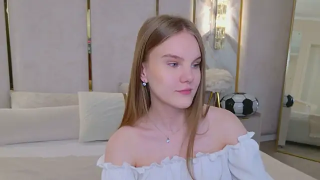 Snapshot of Lili_Lohan chatting on July 13, 2026, 5:07 am Lili Lohan online show from July 13, 2026, 5:07 am