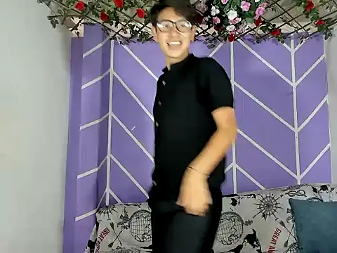 nexusboyhot online show from December 17, 2025, 2:44 pm