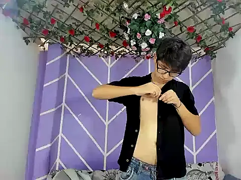 nexusboyhot online show from December 21, 2025, 2:52 pm