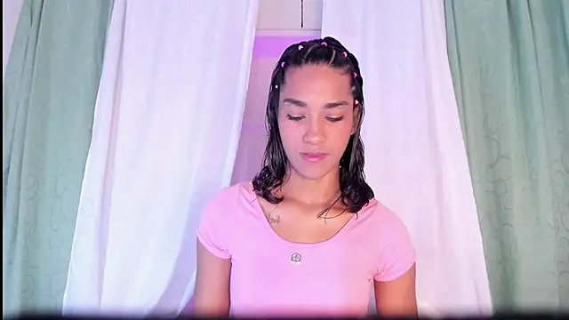 Snapshot of AnahiCollins chatting on July 27, 2026, 12:01 pm AnahiCollins online show from July 27, 2026, 12:01 pm