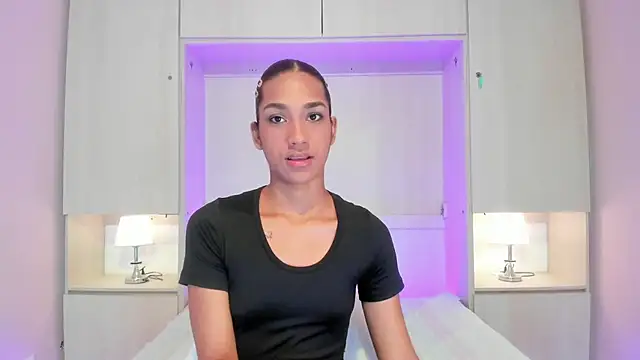 Snapshot of AnahiCollins chatting on August 4, 2026, 12:10 pm AnahiCollins online show from August 4, 2026, 12:10 pm