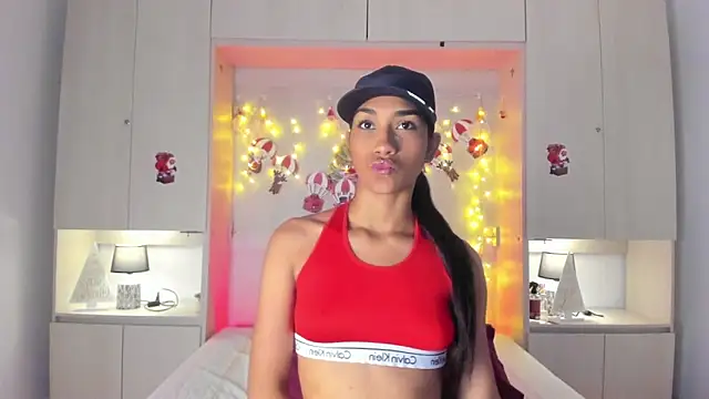 AnahiCollins online show from December 16, 2025, 7:40 pm