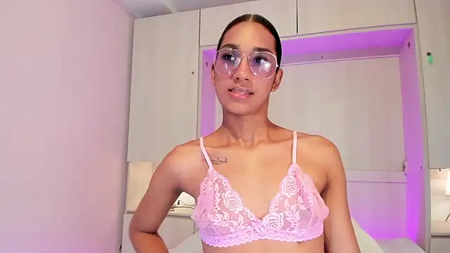Snapshot of AnahiCollins chatting on July 30, 2026, 12:04 pm AnahiCollins online show from July 30, 2026, 12:04 pm