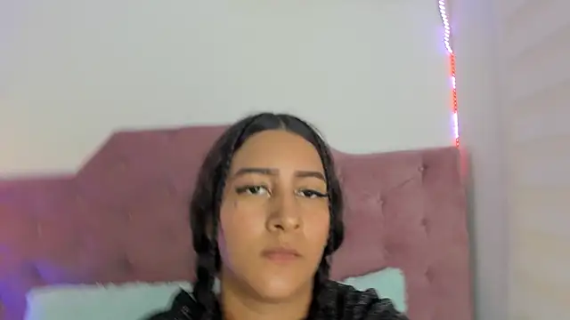 ScarletDesire  online show from October 28, 2025, 7:46 pm