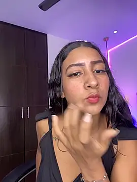 ScarletDesire  online show from October 16, 2025, 7:44 pm