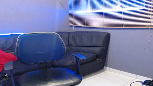 Snapshot of Kuregari_xs chatting on November 16, 2025, 10:57 pm Kuregari xs online show from November 16, 2025, 10:57 pm