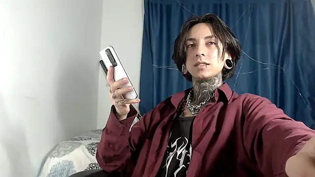 Snapshot of Kuregari_xs chatting on December 16, 2025, 3:22 am Kuregari xs online show from December 16, 2025, 3:22 am