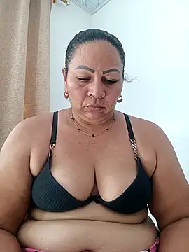 Snapshot of Dirty_Candy chatting on November 3, 2025, 1:37 pm Dirty Candy online show from November 3, 2025, 1:37 pm