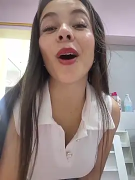 EmmaValencia  online show from June 12, 2026, 9:34 pm
