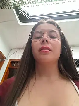 Snapshot of EmmaValencia_ chatting on August 6, 2026, 6:58 pm EmmaValencia online show from August 6, 2026, 6:58 pm