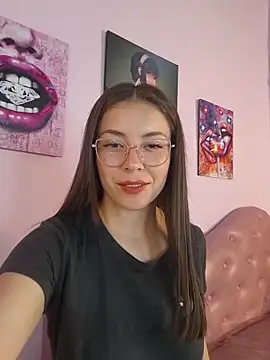 EmmaValencia  online show from February 9, 2026, 9:35 pm