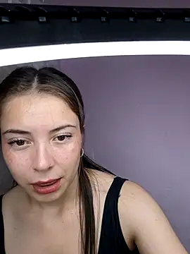 EmmaValencia  online show from October 25, 2025, 9:37 pm