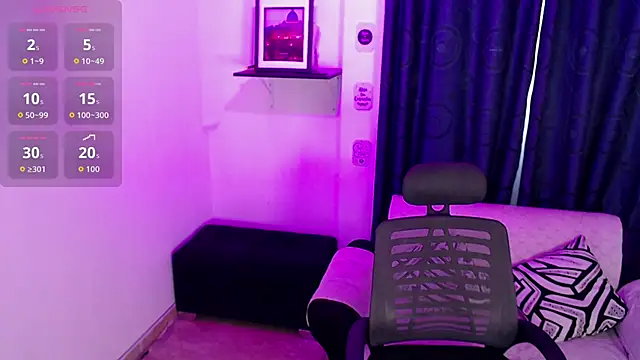 Snapshot of _evee_ chatting on November 13, 2025, 3:49 pm evee online show from November 13, 2025, 3:49 pm