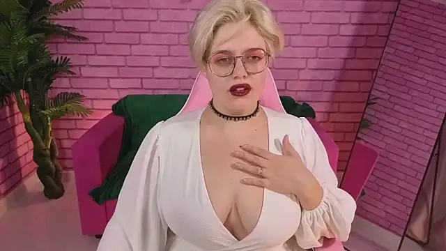 Snapshot of DominiqueSweetie chatting on October 8, 2025, 9:22 am DominiqueSweetie online show from October 8, 2025, 9:22 am