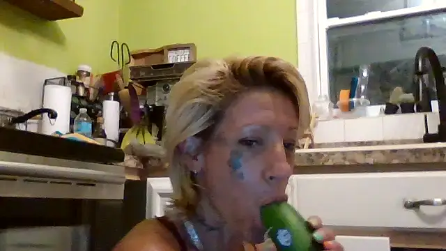 Tiffibaebee online show from October 5, 2025, 11:39 pm
