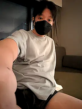 Snapshot of yuuukiiiip chatting on June 4, 2026, 4:11 pm yuuukiiiip online show from June 4, 2026, 4:11 pm