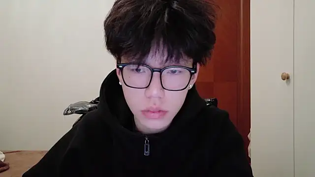 Snapshot of hangzi-0011 chatting on December 4, 2025, 12:26 pm hangzi-0011 online show from December 4, 2025, 12:26 pm