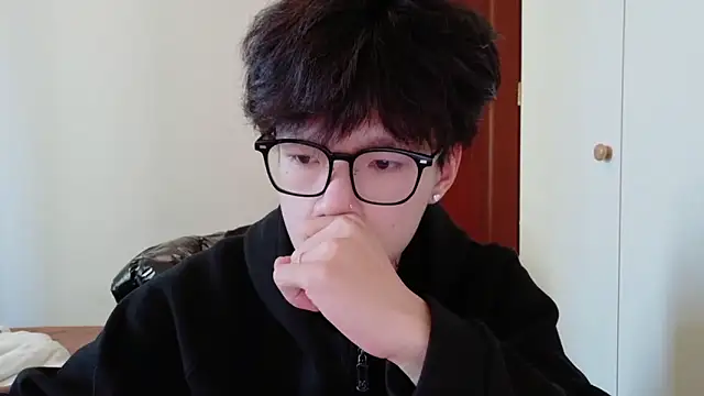 Snapshot of hangzi-0011 chatting on December 5, 2025, 7:40 am hangzi-0011 online show from December 5, 2025, 7:40 am