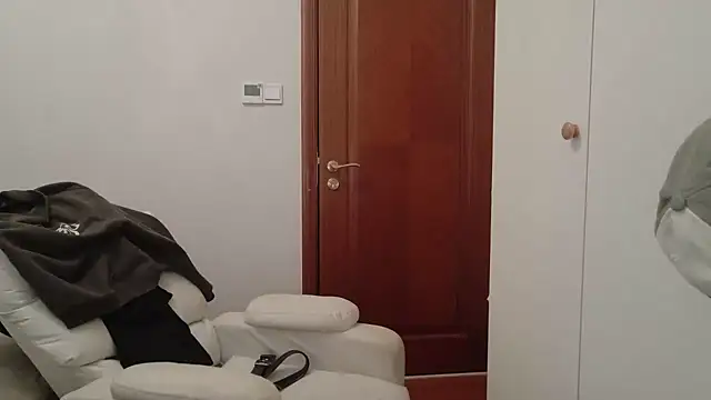 Snapshot of hangzi-0011 chatting on October 13, 2025, 10:17 am hangzi-0011 online show from October 13, 2025, 10:17 am