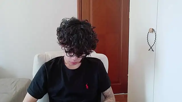 Snapshot of hangzi-0011 chatting on October 15, 2025, 7:38 am hangzi-0011 online show from October 15, 2025, 7:38 am