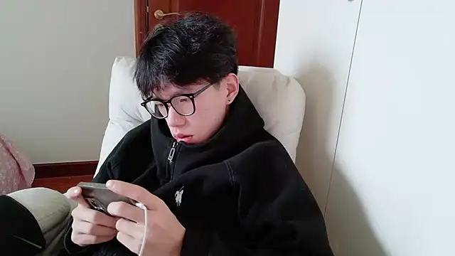 Snapshot of hangzi-0011 chatting on November 12, 2025, 8:07 am hangzi-0011 online show from November 12, 2025, 8:07 am