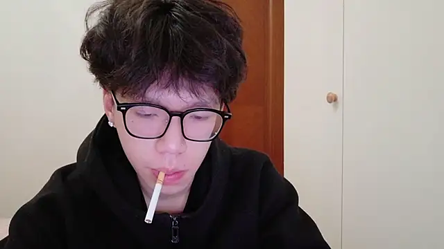 Snapshot of hangzi-0011 chatting on November 17, 2025, 11:14 am hangzi-0011 online show from November 17, 2025, 11:14 am