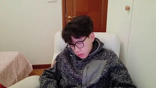 Snapshot of hangzi-0011 chatting on November 13, 2025, 5:55 am hangzi-0011 online show from November 13, 2025, 5:55 am