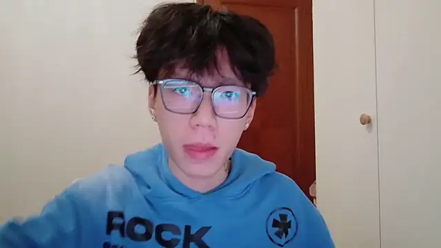 Snapshot of hangzi-0011 chatting on November 24, 2025, 11:10 am hangzi-0011 online show from November 24, 2025, 11:10 am