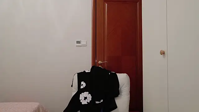 Snapshot of hangzi-0011 chatting on November 14, 2025, 1:04 pm hangzi-0011 online show from November 14, 2025, 1:04 pm