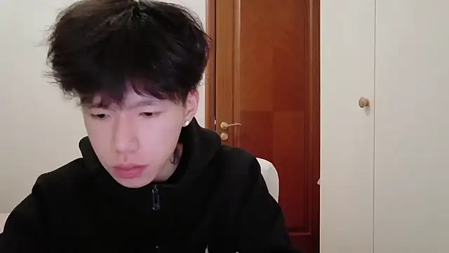 Snapshot of hangzi-0011 chatting on November 18, 2025, 10:40 am hangzi-0011 online show from November 18, 2025, 10:40 am