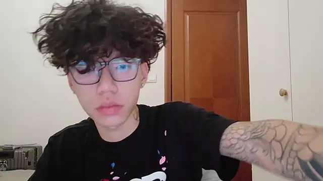 Snapshot of hangzi-0011 chatting on October 11, 2025, 10:38 am hangzi-0011 online show from October 11, 2025, 10:38 am