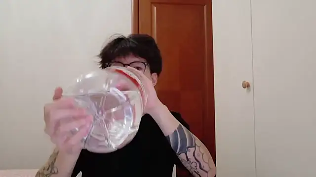 Snapshot of hangzi-0011 chatting on November 16, 2025, 9:58 am hangzi-0011 online show from November 16, 2025, 9:58 am