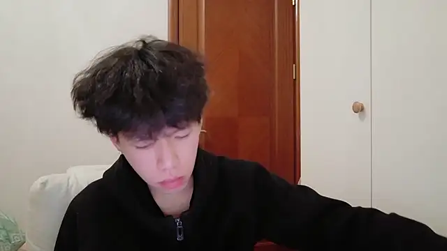 Snapshot of hangzi-0011 chatting on November 19, 2025, 10:37 am hangzi-0011 online show from November 19, 2025, 10:37 am