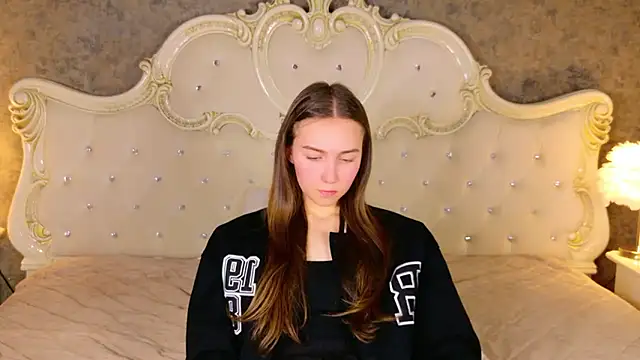 OliviaLay online show from January 12, 2026, 12:23 pm