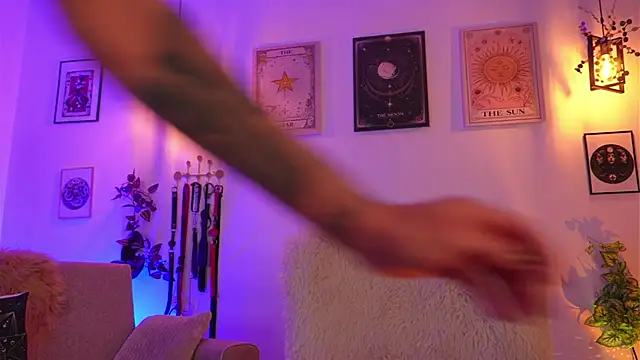 curlynatashaa online show from November 27, 2025, 5:35 pm