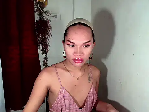 amandareddragon online show from October 25, 2025, 5:17 am