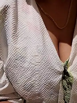 Mallu Meghna nair  online show from October 20, 2025, 6:41 pm