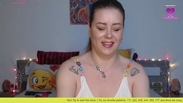 1Felicity1 online show from October 27, 2025, 5:08 am