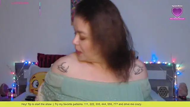 1Felicity1 online show from October 29, 2025, 5:06 am