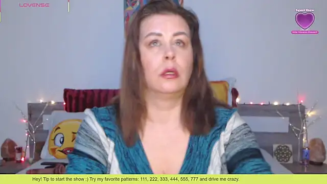 1Felicity1 online show from October 30, 2025, 4:55 am