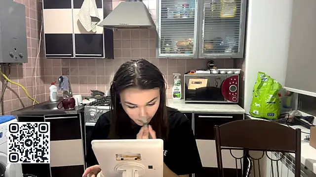 Snapshot of JaneFosterxx chatting on November 16, 2025, 5:28 pm JaneFosterxx online show from November 16, 2025, 5:28 pm