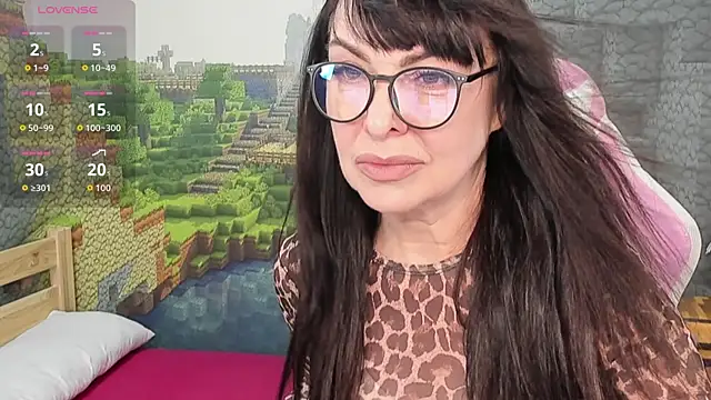 Snapshot of LindaRomero chatting on November 12, 2025, 10:41 am LindaRomero online show from November 12, 2025, 10:41 am