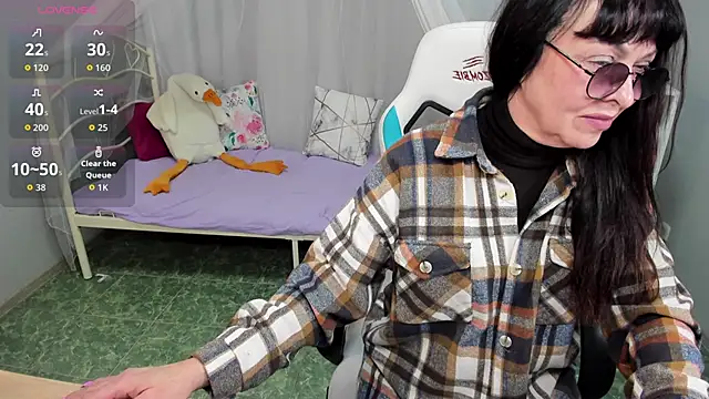 Snapshot of LindaRomero chatting on November 16, 2025, 9:36 am LindaRomero online show from November 16, 2025, 9:36 am