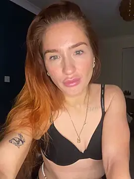 Snapshot of Cherry-L-28 chatting on December 5, 2025, 9:23 pm Cherry-L-28 online show from December 5, 2025, 9:23 pm