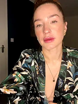 Snapshot of Cherry-L-28 chatting on November 28, 2025, 6:24 am Cherry-L-28 online show from November 28, 2025, 6:24 am