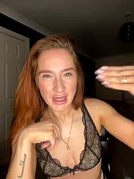 Snapshot of Cherry-L-28 chatting on October 8, 2025, 7:58 pm Cherry-L-28 online show from October 8, 2025, 7:58 pm