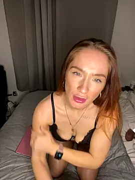 Snapshot of Cherry-L-28 chatting on October 11, 2025, 8:32 pm Cherry-L-28 online show from October 11, 2025, 8:32 pm