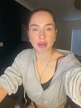 Snapshot of Cherry-L-28 chatting on November 27, 2025, 11:21 am Cherry-L-28 online show from November 27, 2025, 11:21 am