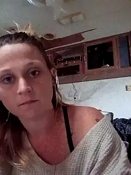 Snapshot of Queen2454 chatting on April 11, 2026, 12:51 am Queen2454 online show from April 11, 2026, 12:51 am